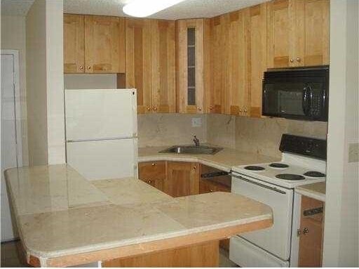 Building Photo - 7230 NW 179th St Unit #202