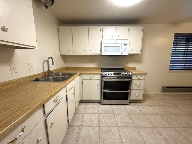 Photo - 170 Willow Dr