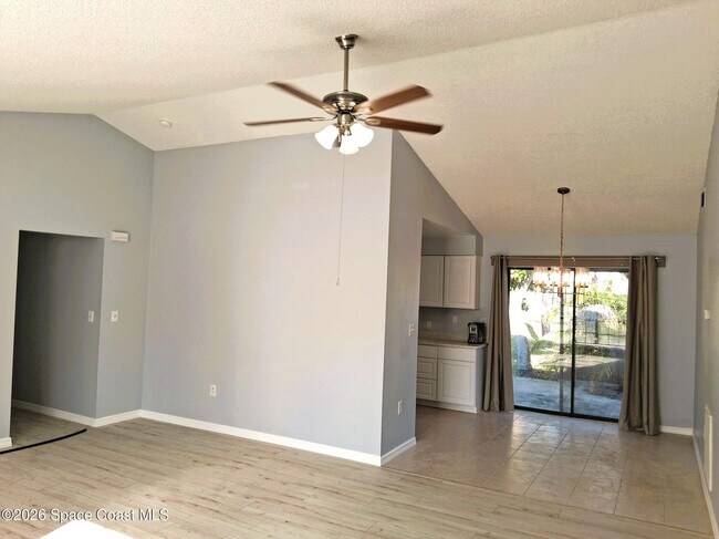 Photo - 426 Jupiter Blvd NW