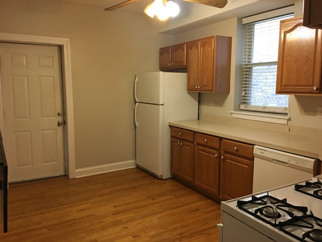 Photo - 2302 W Roscoe St Unit 2F