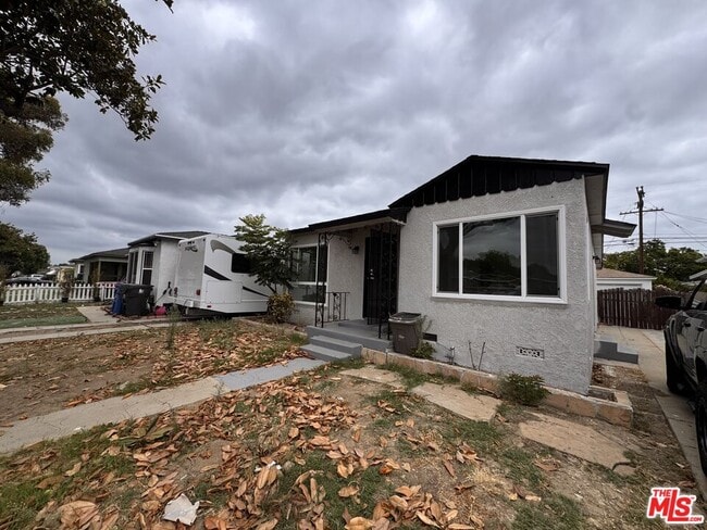 Building Photo - 3020 Magnolia Ave