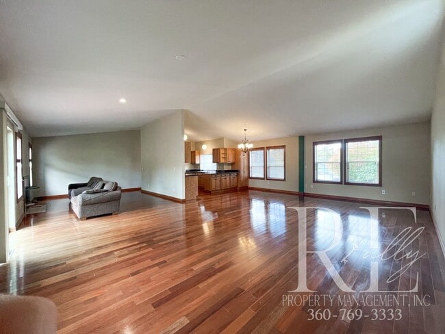 Photo - Stunning Rambler