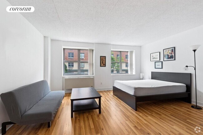 Building Photo - 516 W 47th St Rental