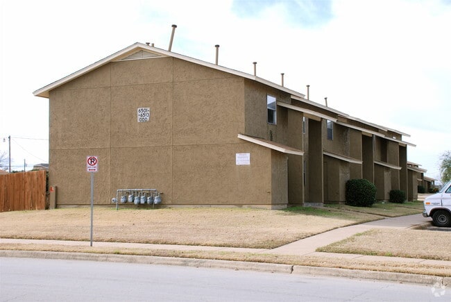 Photo - Peppertree Acres Apartments