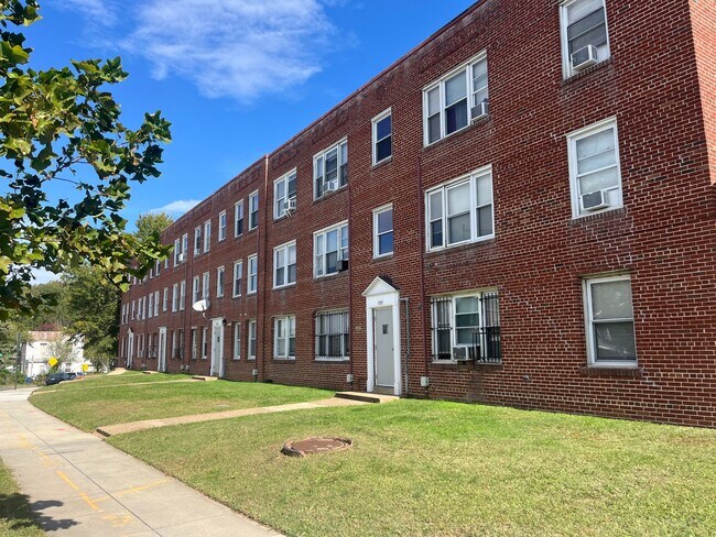 1101 - 1113 19th St NE