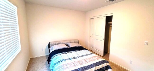 Photo - Single story house with Mountain views - close to Shopping centers and Schools