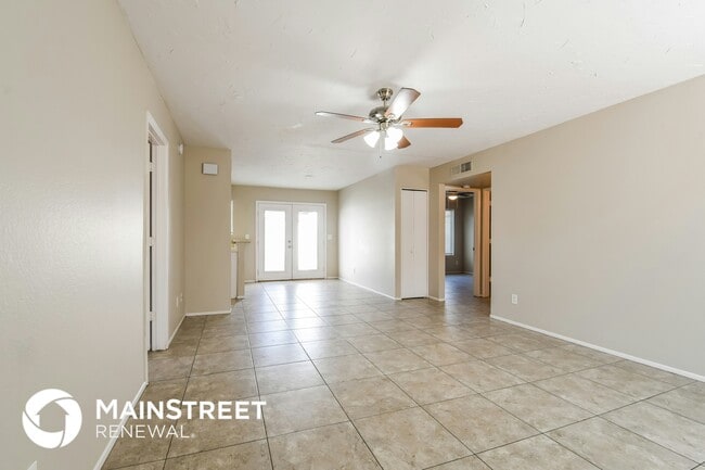 Photo - 2833 E Beck Ln