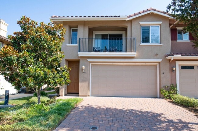Homes Management - 2 Bed, 2 Bath Townhouse... - Homes Management - 2 Bed, 2 Bath Townhouse...
