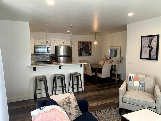 Building Photo - 2660 E 3300 S Unit Apt 20