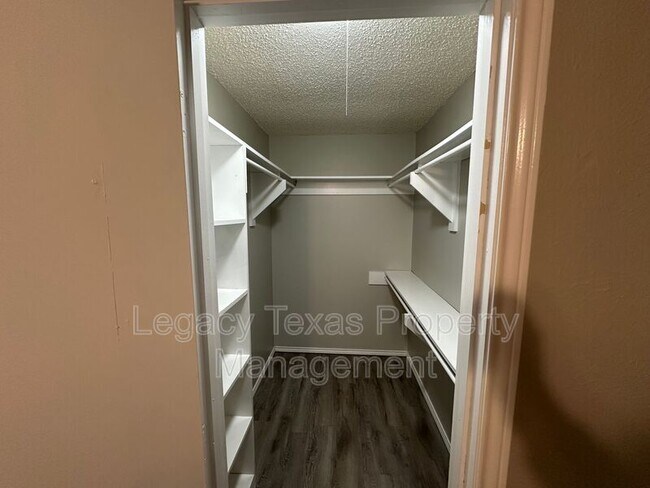 Photo - 1116 N Nolan River Rd Unidad Suite A