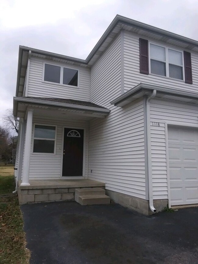 Ready NOW! 3 bedroom 1.5 bathroom. - Ready NOW!  3 bedroom 1.5 bathroom. House