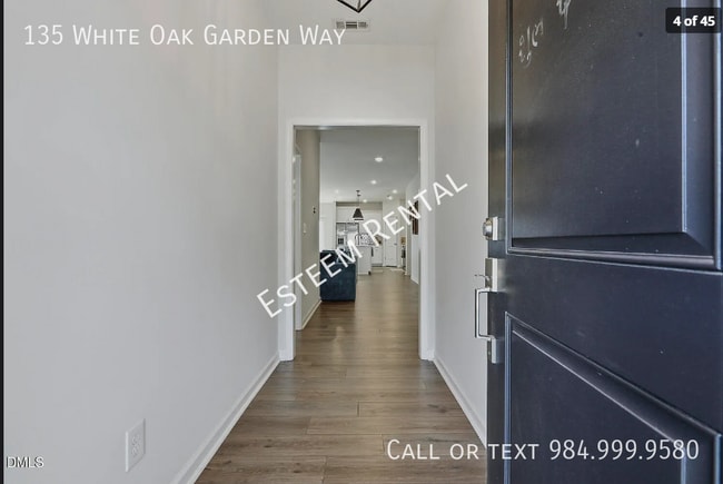 135 White Oak Gdn Wy