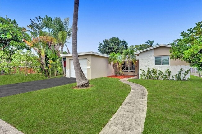 Photo - 2011 N 49th Ave Casa