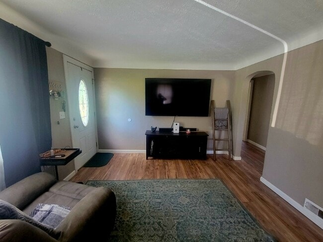 Photo - 5238 Claxton St
