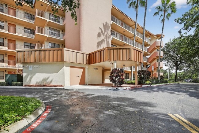Building Photo - 7401 NW 16th St Unit 307