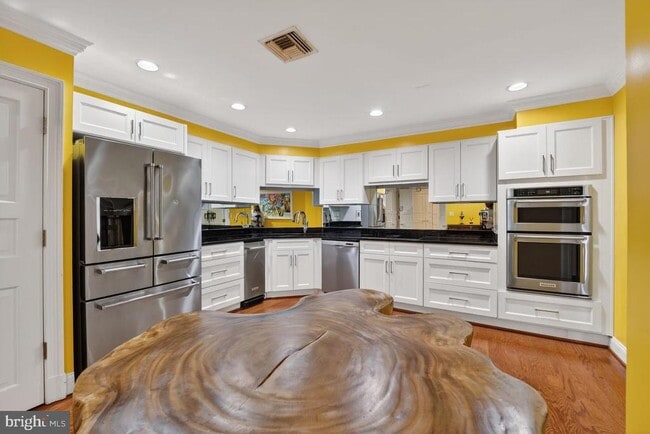 Photo - 1300 Army Navy Dr Unit PH3