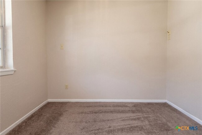 Photo - 409 Oak St