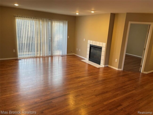 Photo - 924 Sandalwood Dr