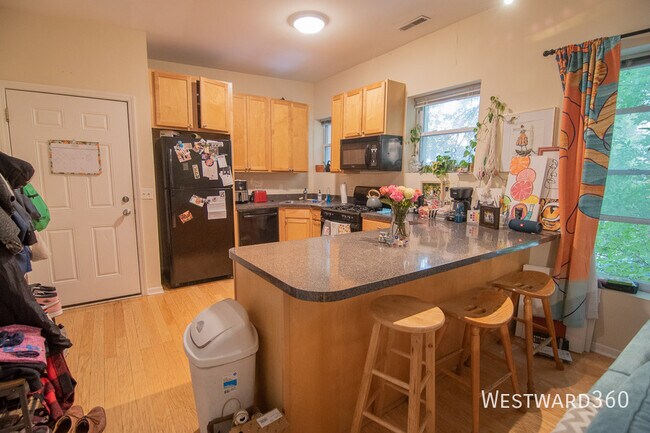 Photo - 1756 W Crystal St Unit 2R