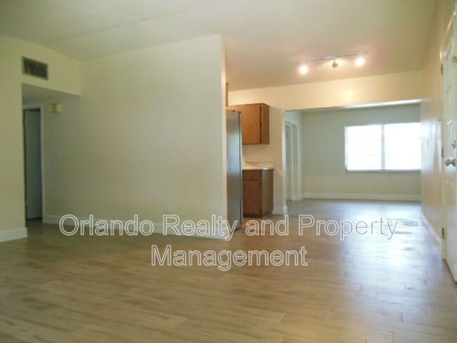 Photo - 404 Oakhurst St