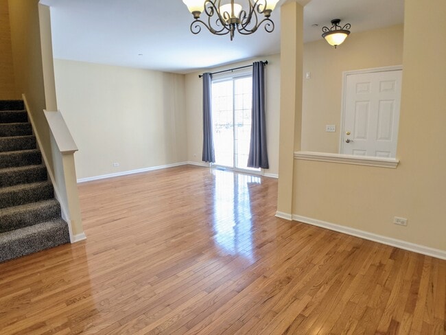 Photo - 385 Bradbury Ln
