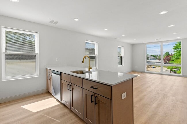 Photo - 630 Admiral St Unidad #2