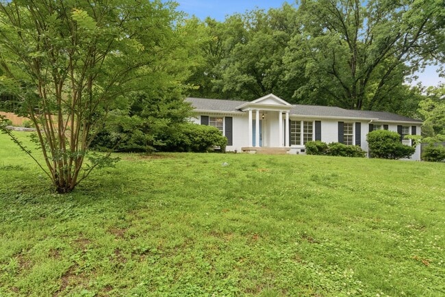 Photo - Spacious Ranch Home with Screened Porch & Large Yard in West Nashville