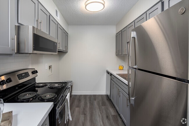 2BR, 1.5BA 845 SF