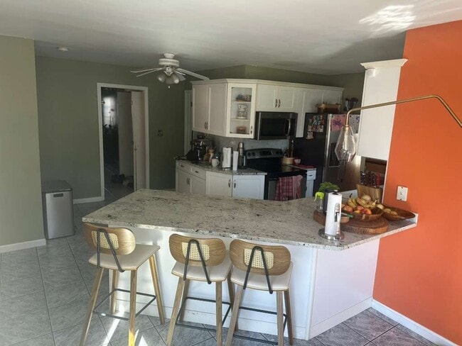 Photo - 1790 Stratfield Rd