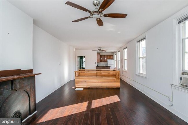 Building Photo - 1801 N Mascher St