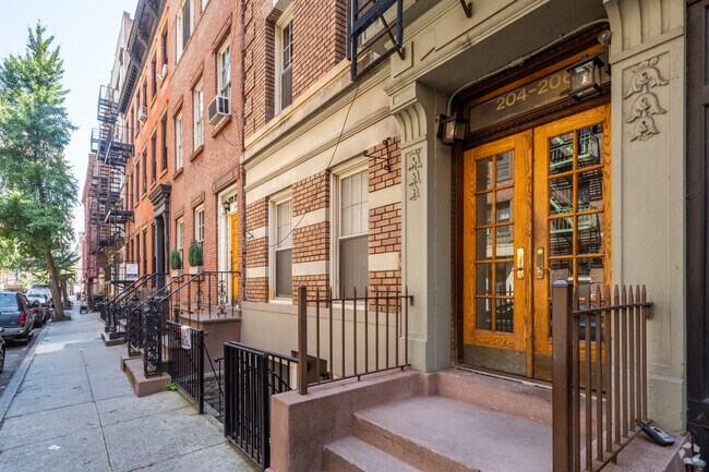 Photo - 204-206 W 10th St