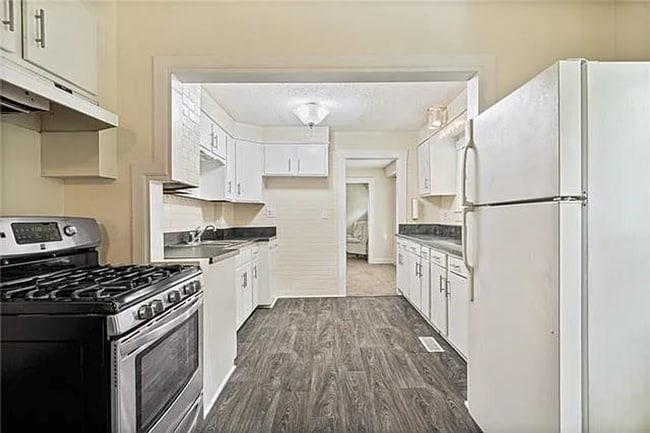 Photo - Spacious 3 Bed, 2 Bath Home with 1-Car Garage Near Downtown Kansas City