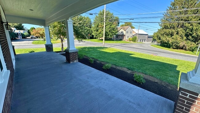 Photo - 901 N State St