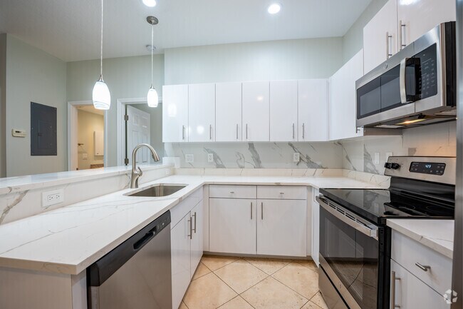 2BR, 2BA - Kitchen