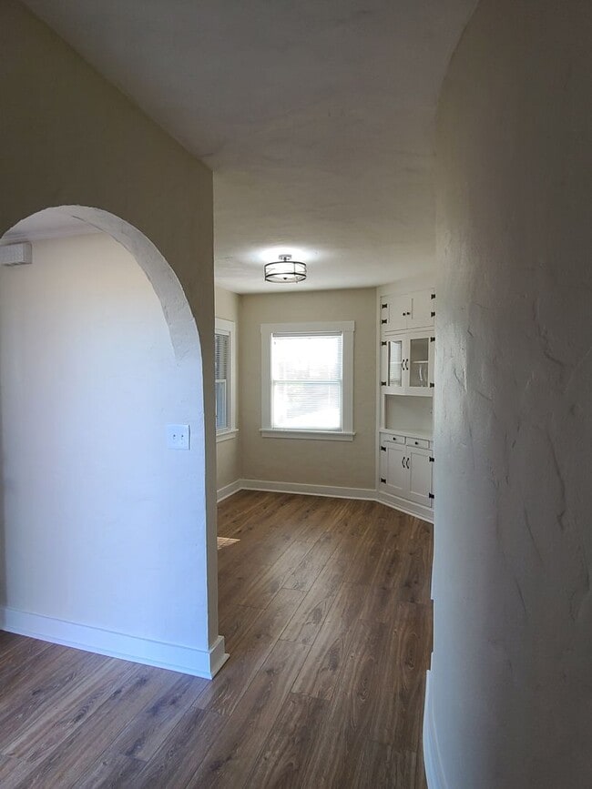 Photo - Action Properties R.E.S. Inc offering Central Roseville 2 Bed, 1bath  Carport Parking, Large yard...