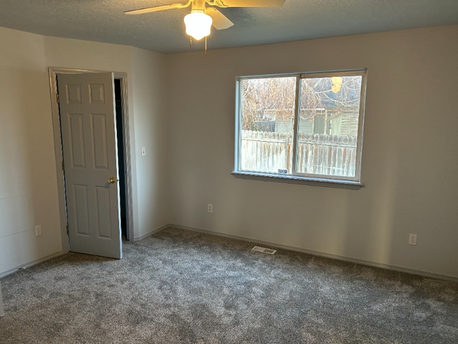 Photo - 607 Meadowbrook Dr