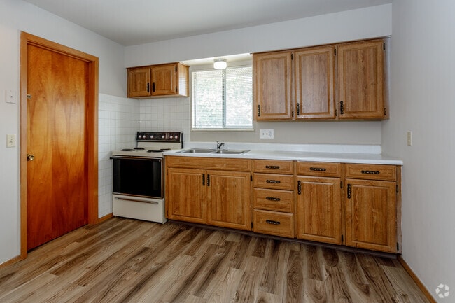 Lots of Kitchen Cabinets - Continental North