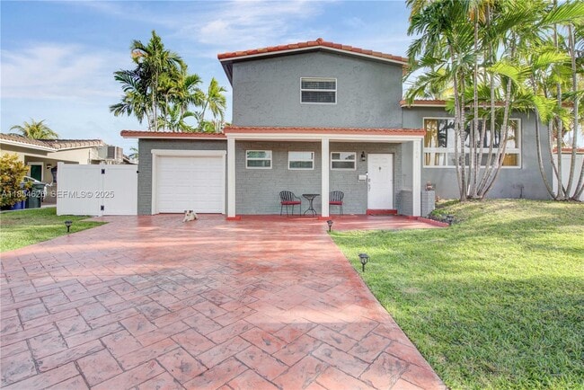 Building Photo - 1100 NE 4th St