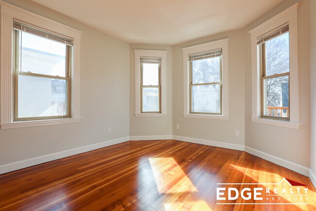 Photo - 31 Montfern Ave Unit 3