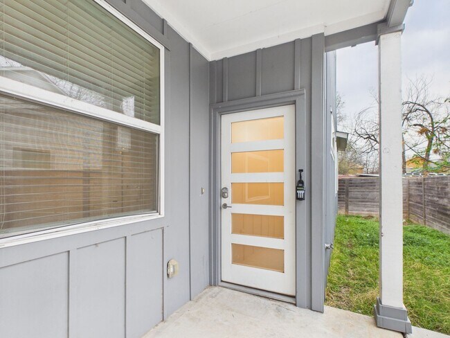 Photo - 6102 Caddie St