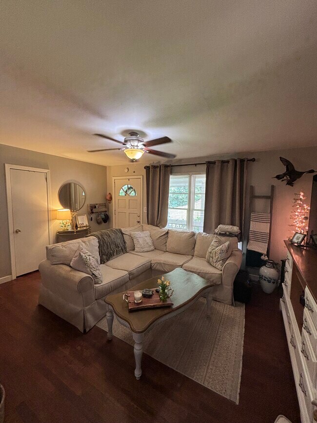 Photo - 501 Rosewell Ln