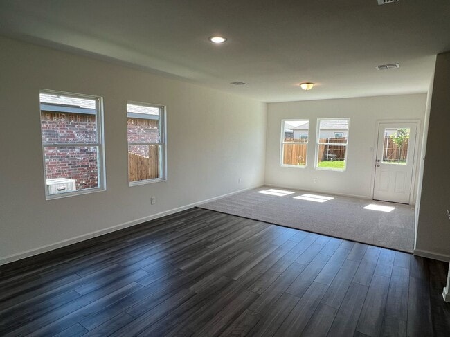 Photo - 752 Richmond Dr