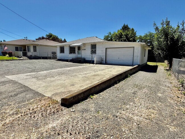 Photo - Adorable 3 bedroom 1.5 bathroom house for ...