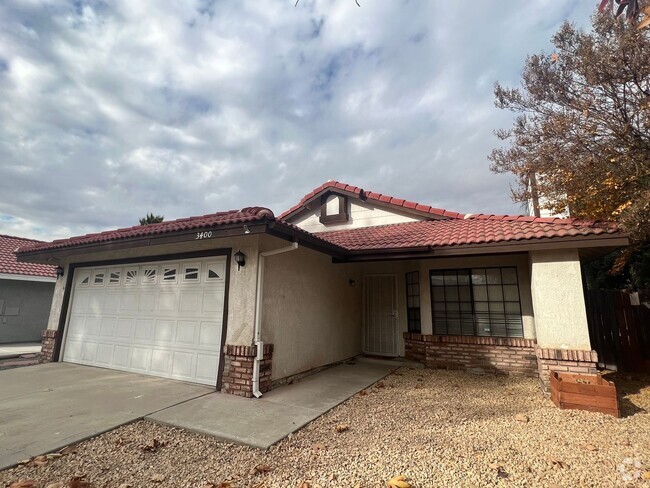 Building Photo - West Hemet. 3 bedroom 2 bath home!