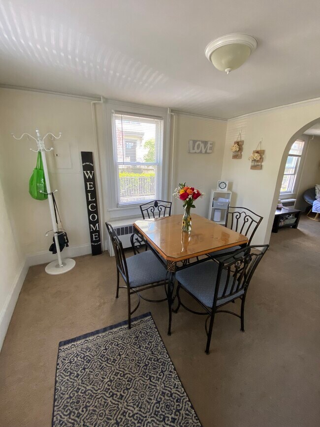 dining room - 81 Cedar St Unit Duplex
