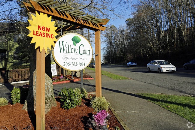 Willow Court Apartments