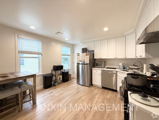 Building Photo - 72 Easton St Unit 2 Rental