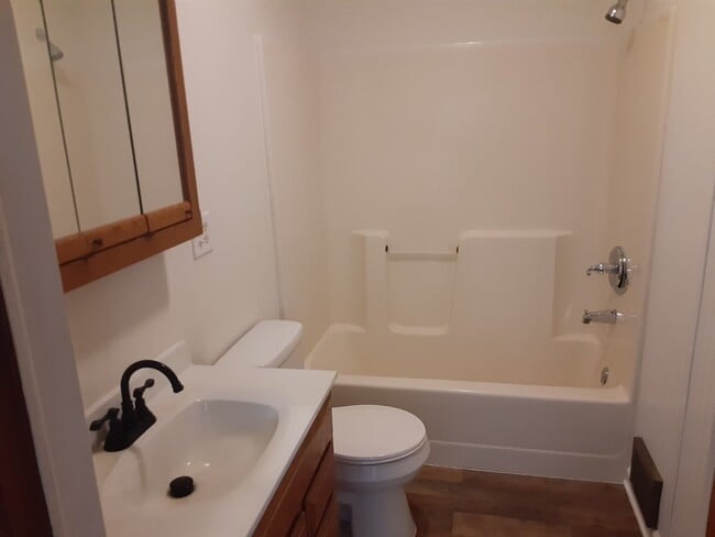 Photo - 805 Dingman St