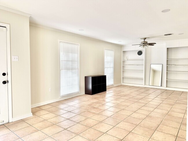 Photo - 4647 Loyola Dr