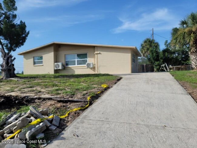Building Photo - 1700 Chaucer Rd Rental